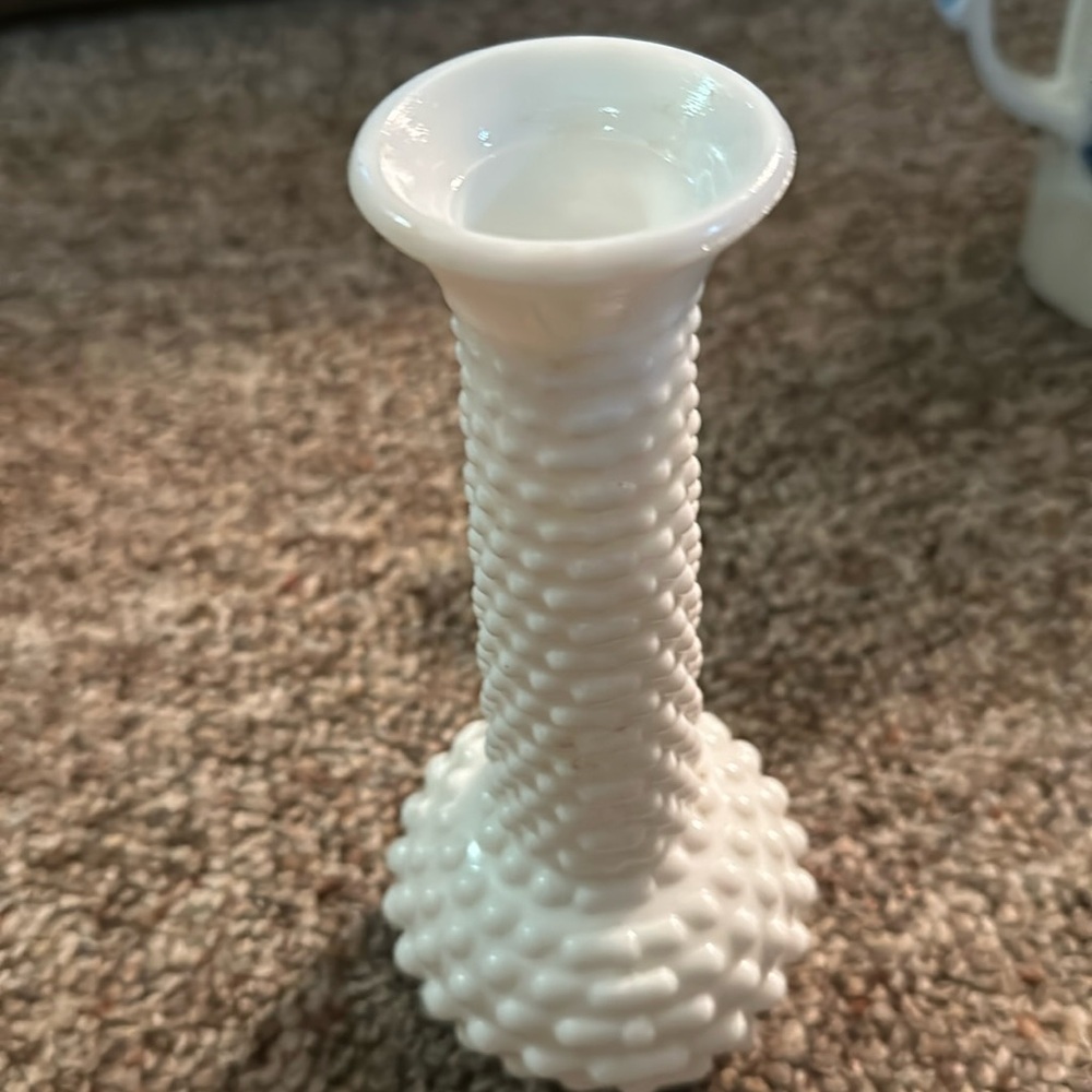 Vintage Pretty milk glass vase